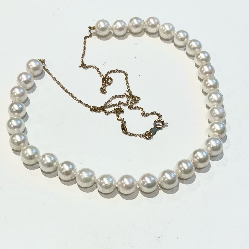 Elegant 31 Natural Pearl Necklace  14K Gold Chain & Clasp